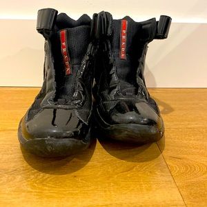 Real Prada size 9.5 mens comes with laces